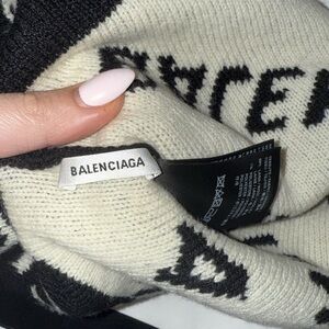 Balenciaga Women's Black and White beanie